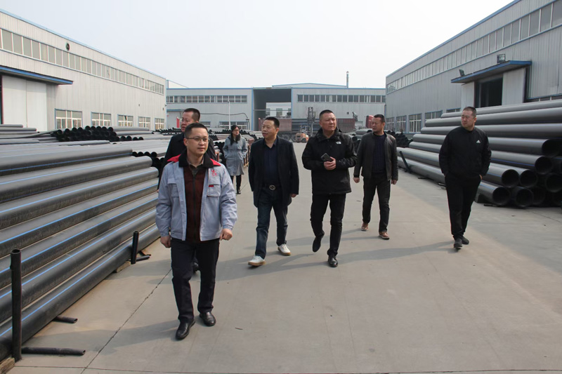 新疆天業(yè)集團(tuán)公司董事長李河、譚新民等人蒞臨陜西甘霖實(shí)業(yè)公司考察指導(dǎo)工作